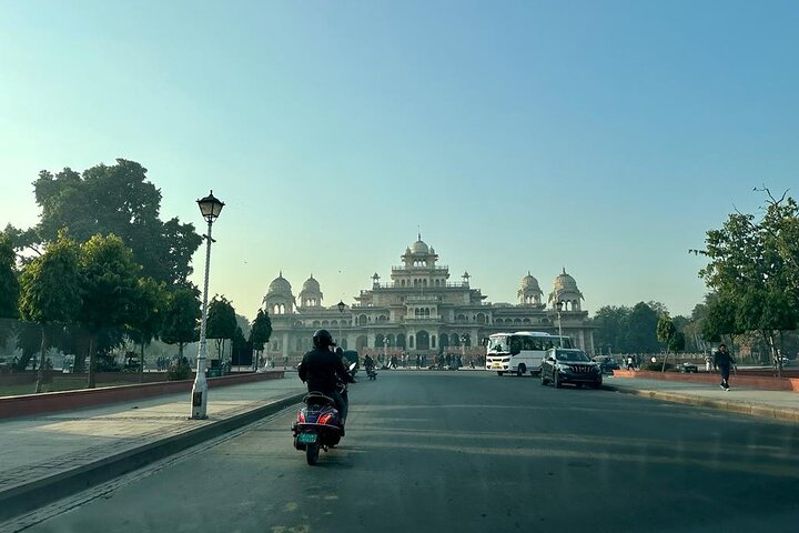 A private day tour to Jaipur from Delhi, showcasing Amber Fort, Hawa Mahal, and City Palace, photo 24 | wizardtrip