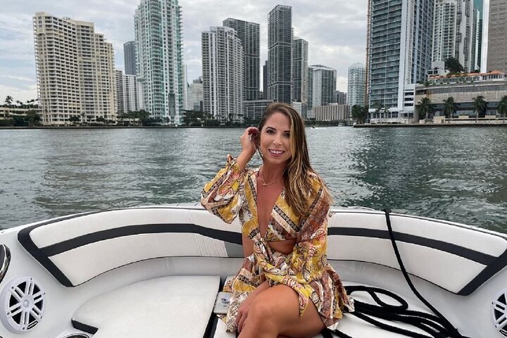 Tour privato in barca a Miami con vista sullo skyline, case di celebrità e Biscayne Bay, foto 7 | wizardtrip