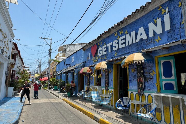 Tour privato a piedi che esplora la storica Città Murata di Cartagena e il vivace quartiere di Getsemaní, mostrando architettura coloniale e street art, foto 10 | wizardtrip