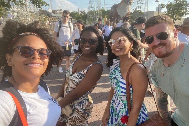 Tour privato a piedi che esplora la storica Città Murata di Cartagena e il vivace quartiere di Getsemaní, mostrando architettura coloniale e street art, foto 13 | wizardtrip