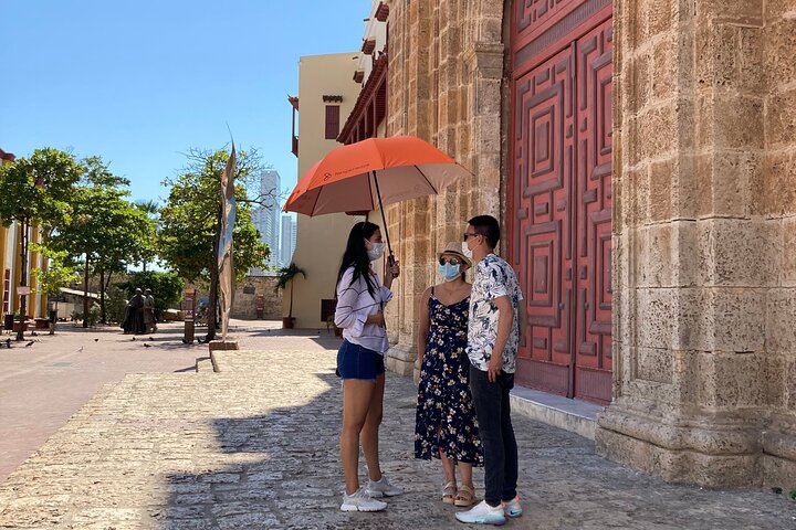 Tour privato a piedi che esplora la storica Città Murata di Cartagena e il vivace quartiere di Getsemaní, mostrando architettura coloniale e street art, foto 16 | wizardtrip