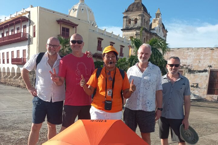 Tour privato a piedi che esplora la storica Città Murata di Cartagena e il vivace quartiere di Getsemaní, mostrando architettura coloniale e street art, foto 20 | wizardtrip