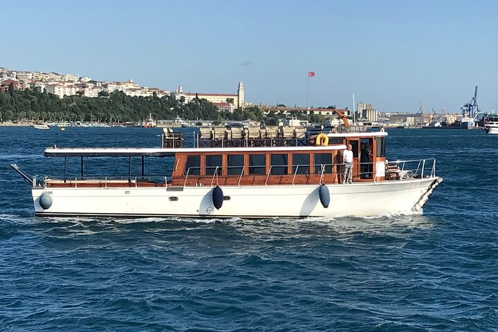 Luxury yacht cruise on Istanbul's Bosphorus at sunset, passing iconic landmarks, photo 26 | wizardtrip