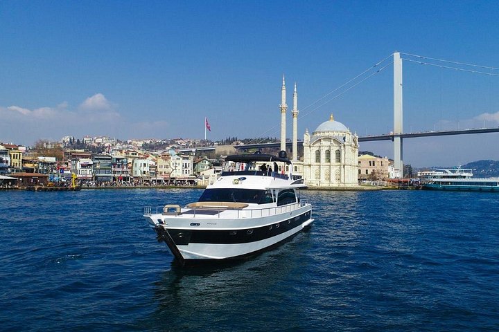 Privat lyxyacht som kryssar på Bosporensundet i Istanbul, förbi ikoniska landmärken, foto 12 | wizardtrip