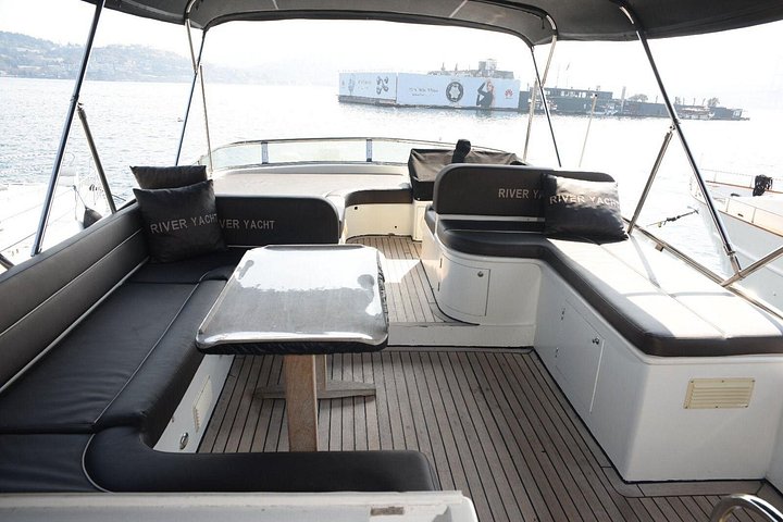 Privat lyxyacht som kryssar på Bosporensundet i Istanbul, förbi ikoniska landmärken, foto 14 | wizardtrip