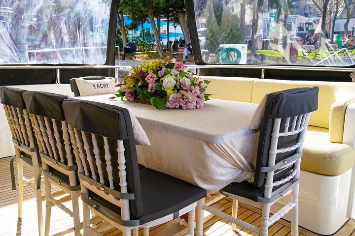 Privat lyxyacht som kryssar på Bosporensundet i Istanbul, förbi ikoniska landmärken, foto 15 | wizardtrip
