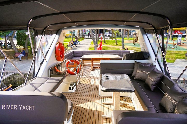 Privat lyxyacht som kryssar på Bosporensundet i Istanbul, förbi ikoniska landmärken, foto 16 | wizardtrip