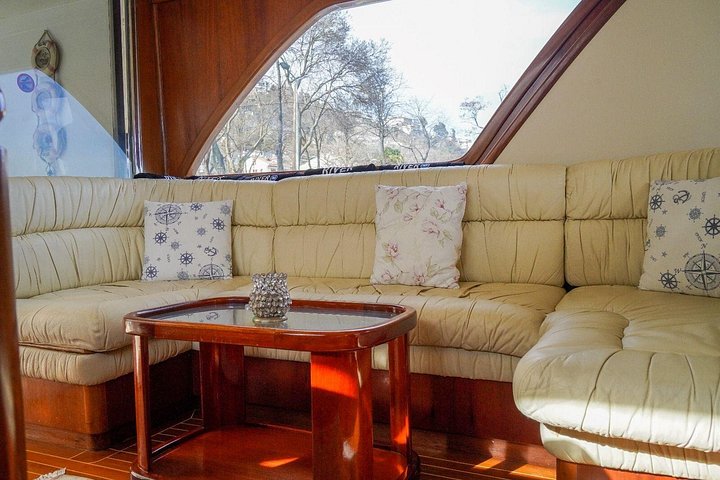 Privat lyxyacht som kryssar på Bosporensundet i Istanbul, förbi ikoniska landmärken, foto 17 | wizardtrip