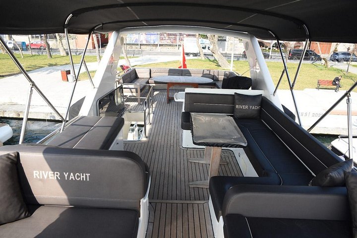 Privat lyxyacht som kryssar på Bosporensundet i Istanbul, förbi ikoniska landmärken, foto 18 | wizardtrip