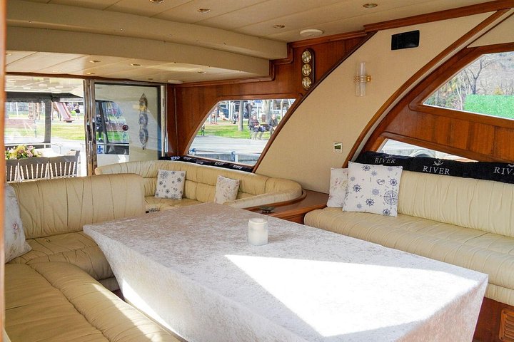 Privat lyxyacht som kryssar på Bosporensundet i Istanbul, förbi ikoniska landmärken, foto 20 | wizardtrip