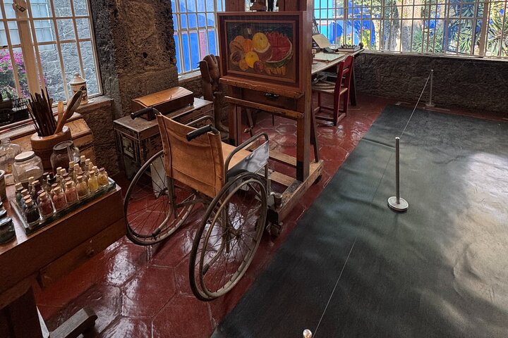 Guidad tur i Frida Kahlos Blå hus i Mexico City, utforskar hennes konst och liv, foto 22 | wizardtrip