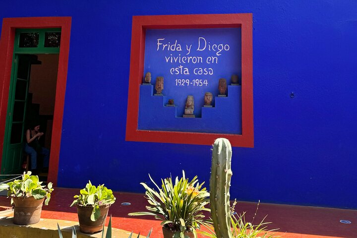 Guidad tur i Frida Kahlos Blå hus i Mexico City, utforskar hennes konst och liv, foto 27 | wizardtrip
