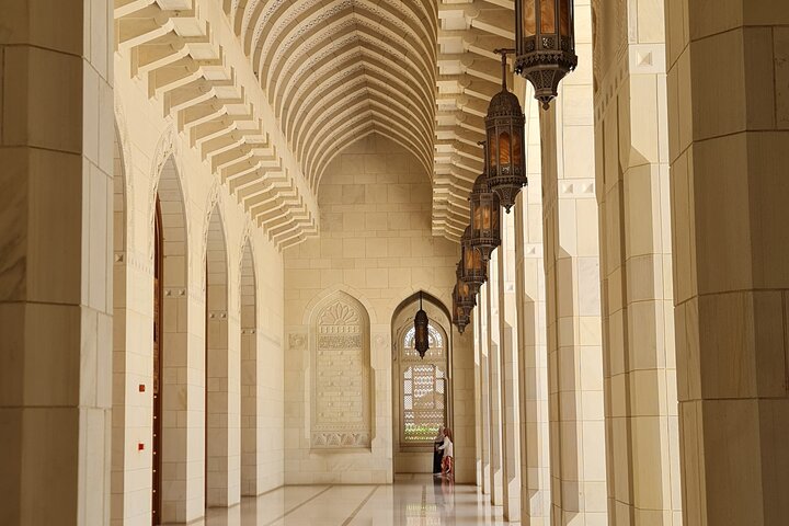 Tour privado de medio día por los lugares emblemáticos de Mascate, incluida la Gran Mezquita, la Ópera Real y el zoco de Muttrah, foto 9 | wizardtrip