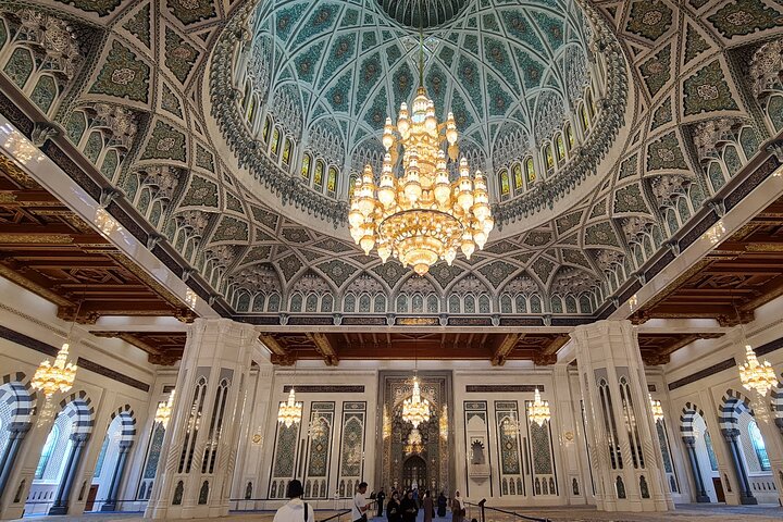 Tour privado de medio día por los lugares emblemáticos de Mascate, incluida la Gran Mezquita, la Ópera Real y el zoco de Muttrah, foto 17 | wizardtrip