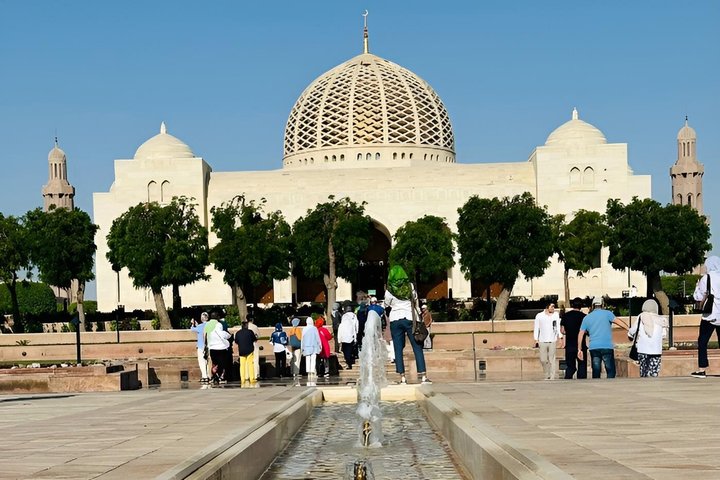 Tour privado de medio día por los lugares emblemáticos de Mascate, incluida la Gran Mezquita, la Ópera Real y el zoco de Muttrah, foto 43 | wizardtrip
