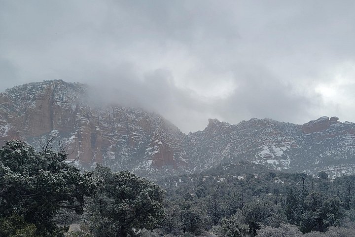 Passeio de vórtice em Sedona explorando locais espirituais e geológicos numa carrinha, foto 14 | wizardtrip
