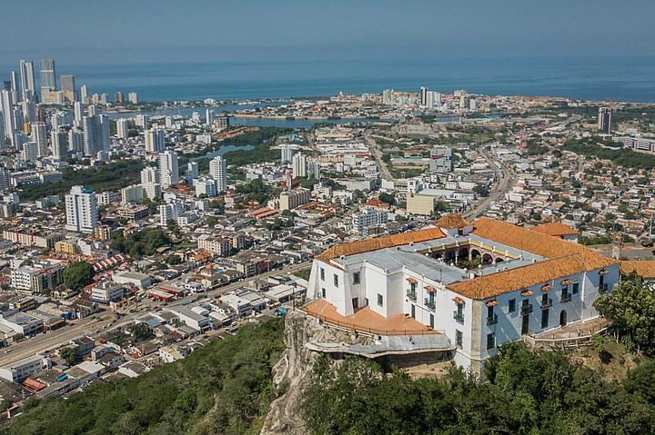 Private guided tour exploring historic Cartagena, Colombia, including fortresses and colonial streets, photo 6 | wizardtrip