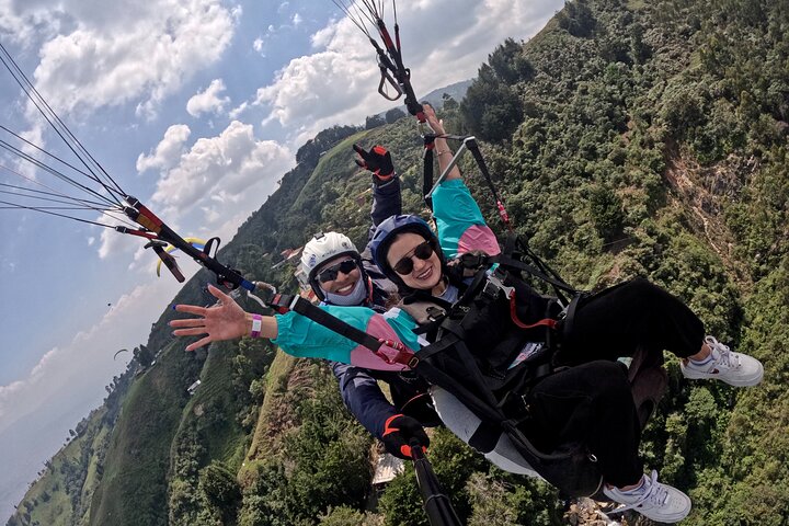 Opplev spenningen ved paragliding over Medellín, Colombia, med fantastisk utsikt, foto 7 | wizardtrip