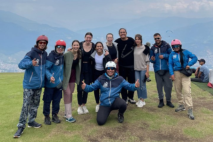 Opplev spenningen ved paragliding over Medellín, Colombia, med fantastisk utsikt, foto 8 | wizardtrip