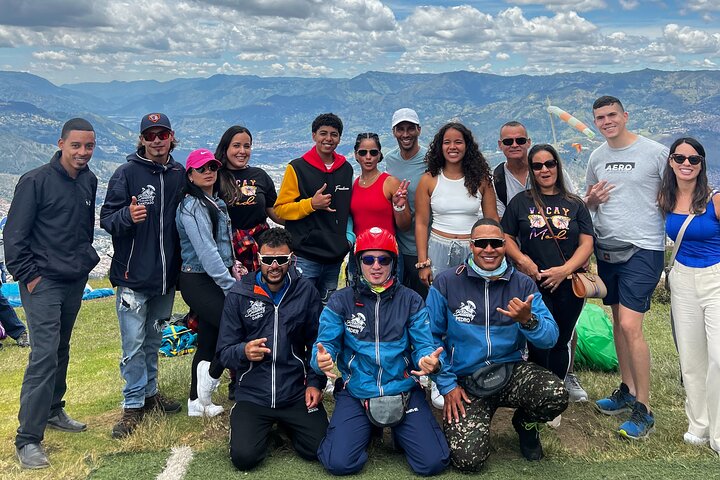 Opplev spenningen ved paragliding over Medellín, Colombia, med fantastisk utsikt, foto 9 | wizardtrip