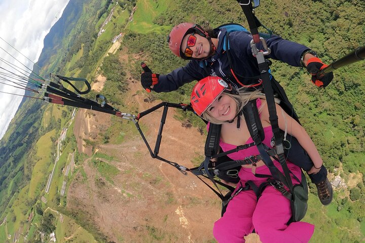 Opplev spenningen ved paragliding over Medellín, Colombia, med fantastisk utsikt, foto 10 | wizardtrip