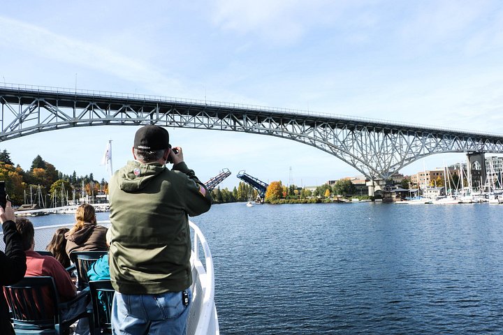 Malerische Bootstour durch die Wasserwege Seattles, einschließlich der Ballard Locks und der Skyline der Stadt, Foto 7 | wizardtrip