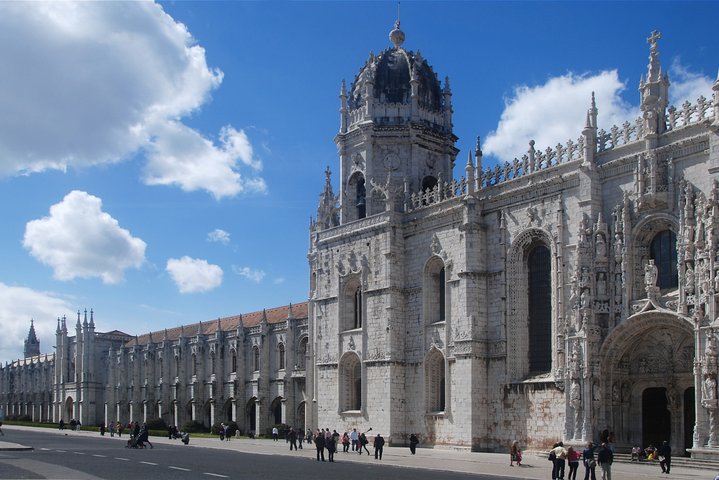 Private Tuk Tuk tour exploring historic Lisbon neighborhoods and landmarks, photo 24 | wizardtrip