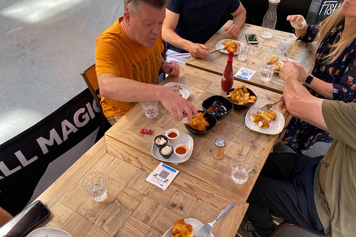 Guided food tour exploring Manchester's historic and modern culinary hotspots, photo 26 | wizardtrip
