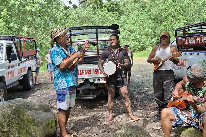 Eventyrlig 4x4-tur gjennom Tahitis frodige innland, med fossefall, fjell og naturlige bassenger, foto 11 | wizardtrip