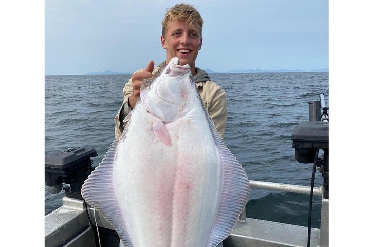 Genießen Sie ein aufregendes Lachs- und Heilbuttfang-Abenteuer in den Gewässern von Ketchikan, Alaska, Foto 8 | wizardtrip