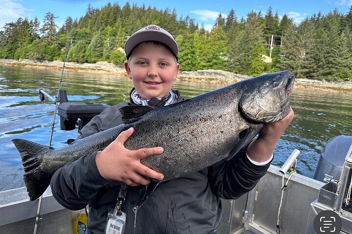 Genießen Sie ein aufregendes Lachs- und Heilbuttfang-Abenteuer in den Gewässern von Ketchikan, Alaska, Foto 9 | wizardtrip