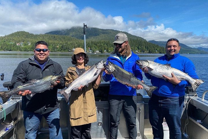 Genießen Sie ein aufregendes Lachs- und Heilbuttfang-Abenteuer in den Gewässern von Ketchikan, Alaska, Foto 13 | wizardtrip