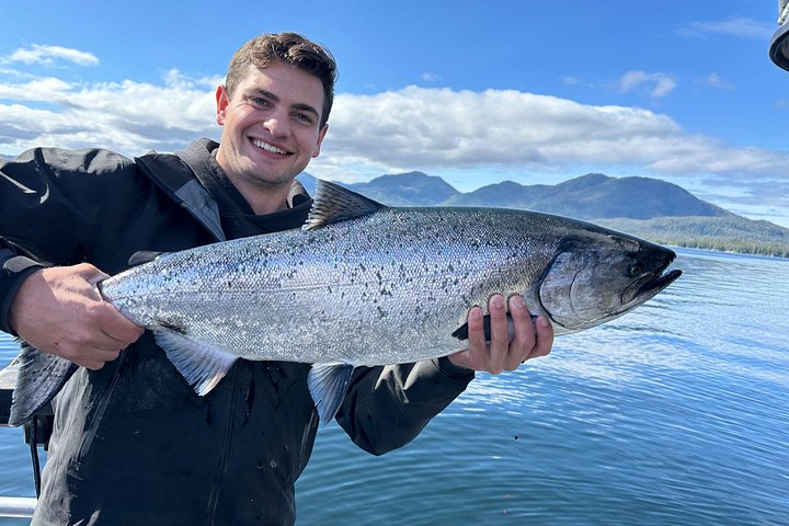 Genießen Sie ein aufregendes Lachs- und Heilbuttfang-Abenteuer in den Gewässern von Ketchikan, Alaska, Foto 15 | wizardtrip
