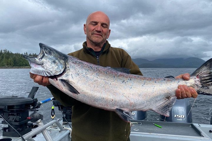 Genießen Sie ein aufregendes Lachs- und Heilbuttfang-Abenteuer in den Gewässern von Ketchikan, Alaska, Foto 17 | wizardtrip