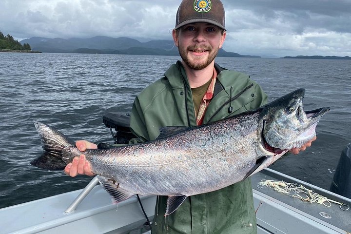 Genießen Sie ein aufregendes Lachs- und Heilbuttfang-Abenteuer in den Gewässern von Ketchikan, Alaska, Foto 18 | wizardtrip