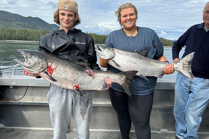 Genießen Sie ein aufregendes Lachs- und Heilbuttfang-Abenteuer in den Gewässern von Ketchikan, Alaska, Foto 22 | wizardtrip