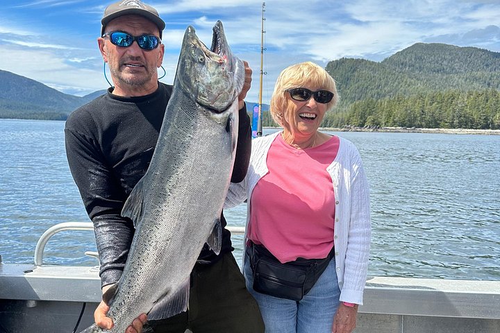 Genießen Sie ein aufregendes Lachs- und Heilbuttfang-Abenteuer in den Gewässern von Ketchikan, Alaska, Foto 23 | wizardtrip