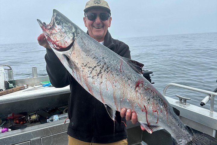 Genießen Sie ein aufregendes Lachs- und Heilbuttfang-Abenteuer in den Gewässern von Ketchikan, Alaska, Foto 24 | wizardtrip