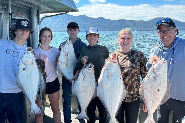Genießen Sie ein aufregendes Lachs- und Heilbuttfang-Abenteuer in den Gewässern von Ketchikan, Alaska, Foto 25 | wizardtrip