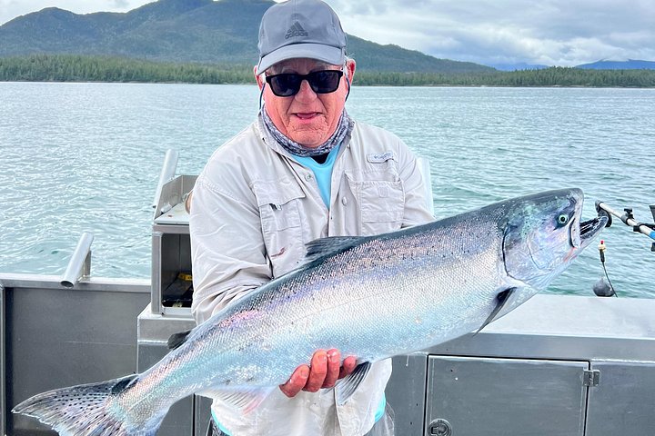 Genießen Sie ein aufregendes Lachs- und Heilbuttfang-Abenteuer in den Gewässern von Ketchikan, Alaska, Foto 28 | wizardtrip