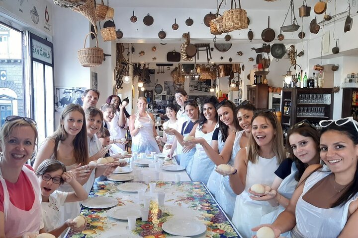 Pizza and Tiramisù Making Class in Naples | wizardtrip