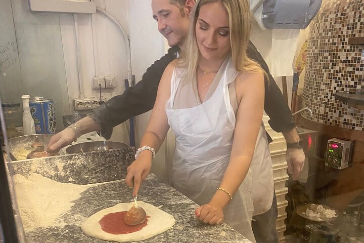 Corso pratico di pizza e tiramisù a Napoli con uno chef professionista, foto 6 | wizardtrip
