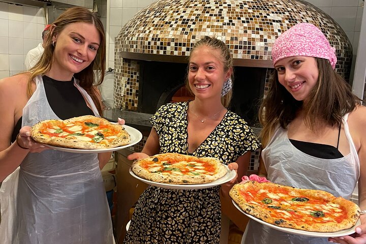 Corso pratico di pizza e tiramisù a Napoli con uno chef professionista, foto 7 | wizardtrip