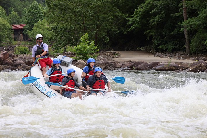 Wildwasser-Kajak-Abenteuer auf dem Ocoee River mit aufregenden Stromschnellen und malerischen Waldblicken, Foto 9 | wizardtrip