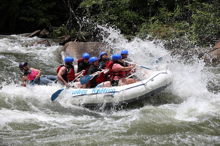 Wildwasser-Kajak-Abenteuer auf dem Ocoee River mit aufregenden Stromschnellen und malerischen Waldblicken, Foto 10 | wizardtrip