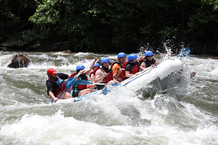 Wildwasser-Kajak-Abenteuer auf dem Ocoee River mit aufregenden Stromschnellen und malerischen Waldblicken, Foto 12 | wizardtrip