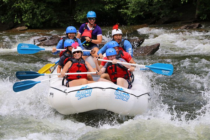 Wildwasser-Kajak-Abenteuer auf dem Ocoee River mit aufregenden Stromschnellen und malerischen Waldblicken, Foto 17 | wizardtrip