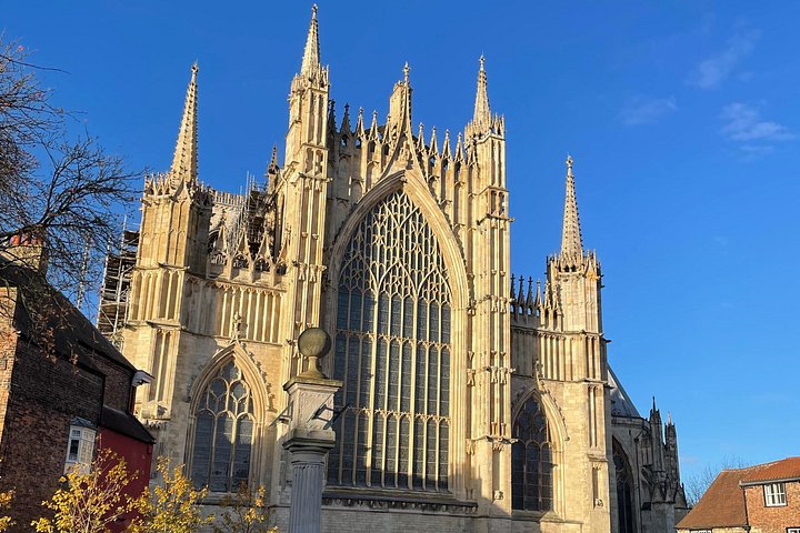 A guided walking tour exploring the historic streets, walls, and landmarks of York, England, photo 16 | wizardtrip