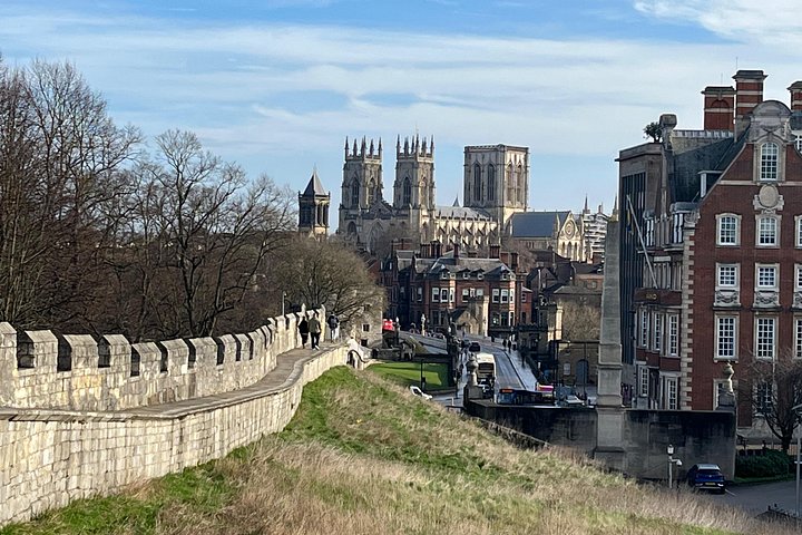 A guided walking tour exploring the historic streets, walls, and landmarks of York, England, photo 24 | wizardtrip