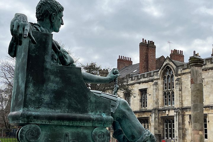 A guided walking tour exploring the historic streets, walls, and landmarks of York, England, photo 25 | wizardtrip